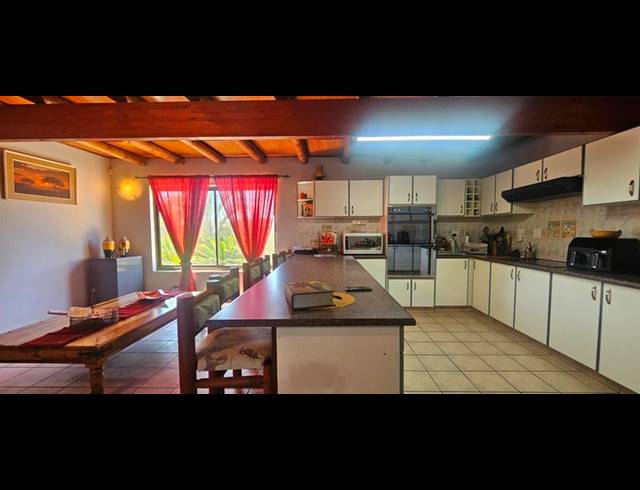 8 BEDROOM HOUSE FOR SALE IN LONG ACRES COUNTRY ESTATE